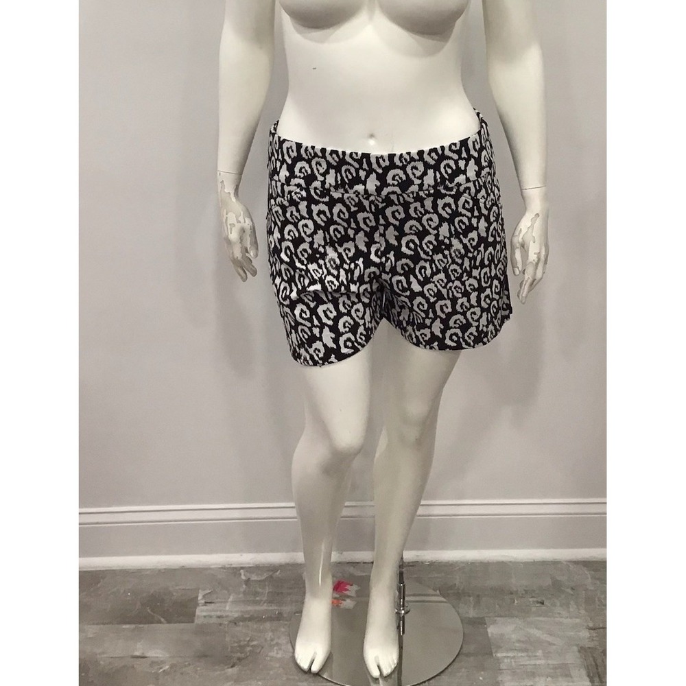 INC International concepts Mid Rise Chino Shorts Black and White Size 16
